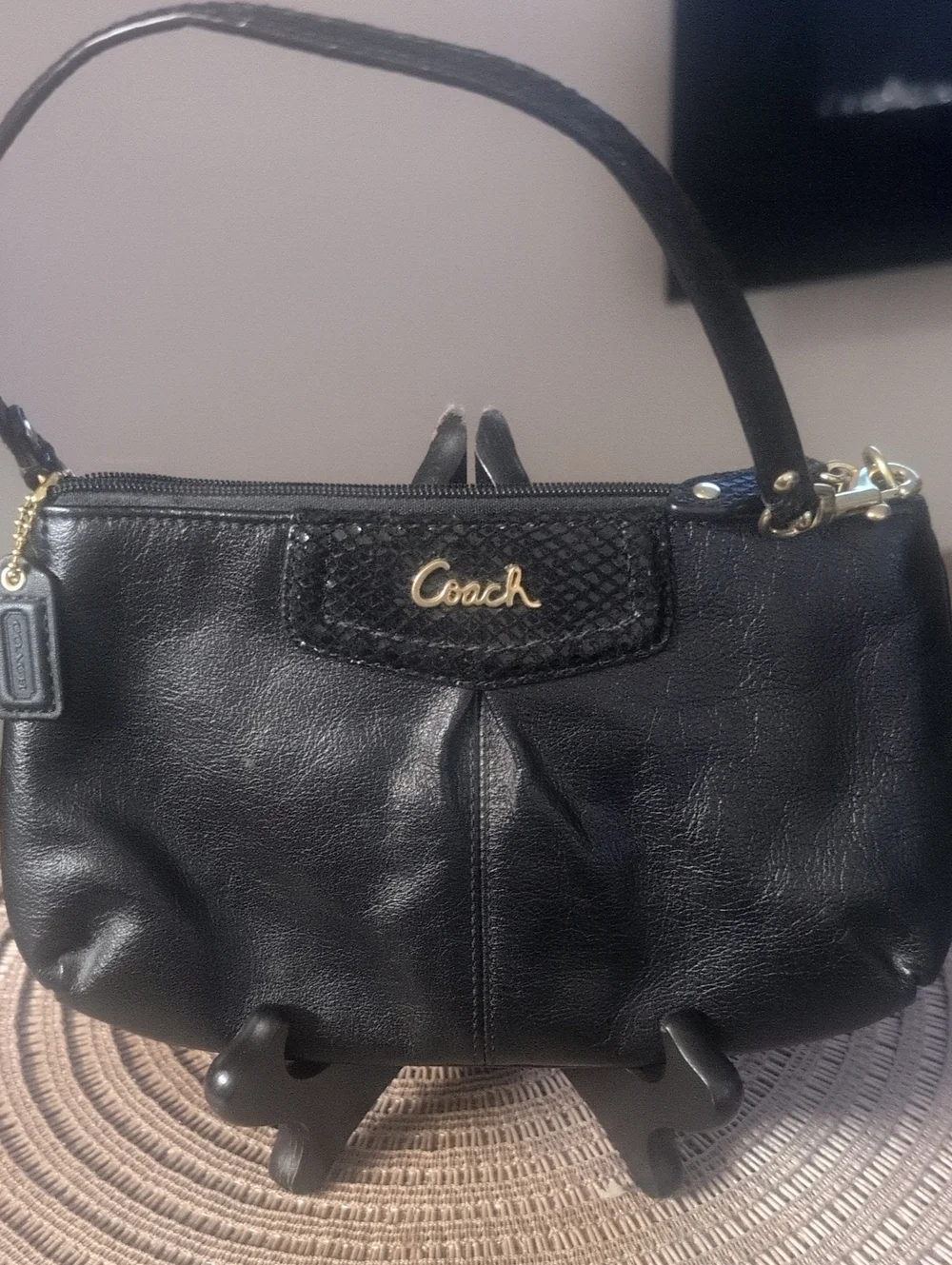Vintage Ashley VCoach Black Leather Shoulder Bag with Gold Logo